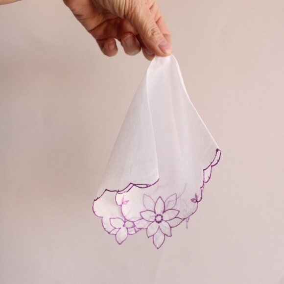 Vintage Handkerchief, Purple Flower Embroidery on White Cotton Hankie - Picture 10 of 10